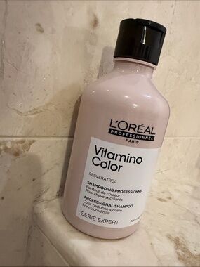L'Oreal Vitamino Color Shampoo - Light Pink & Black